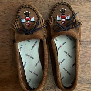 Minnetonka Women's Thunderbird Kilty Softsole Moccasins